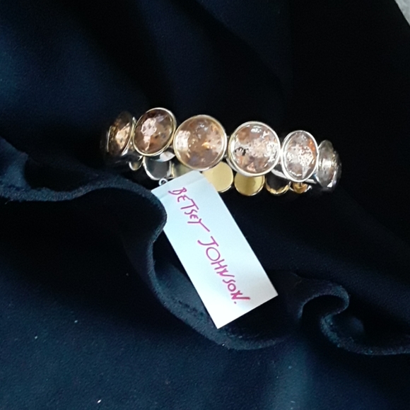 Betsey Johnson Jewelry - Betsey Johnson Gold STONE BRACELET